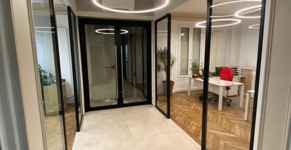 Porte intérieure en métal noir